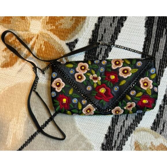 Mary Frances embroidered‎ floral black Crossbody purse - Picture 1 of 9